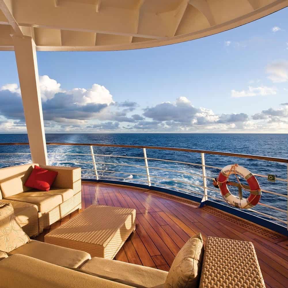 luxury-yacht-deck-wallpaper-circle